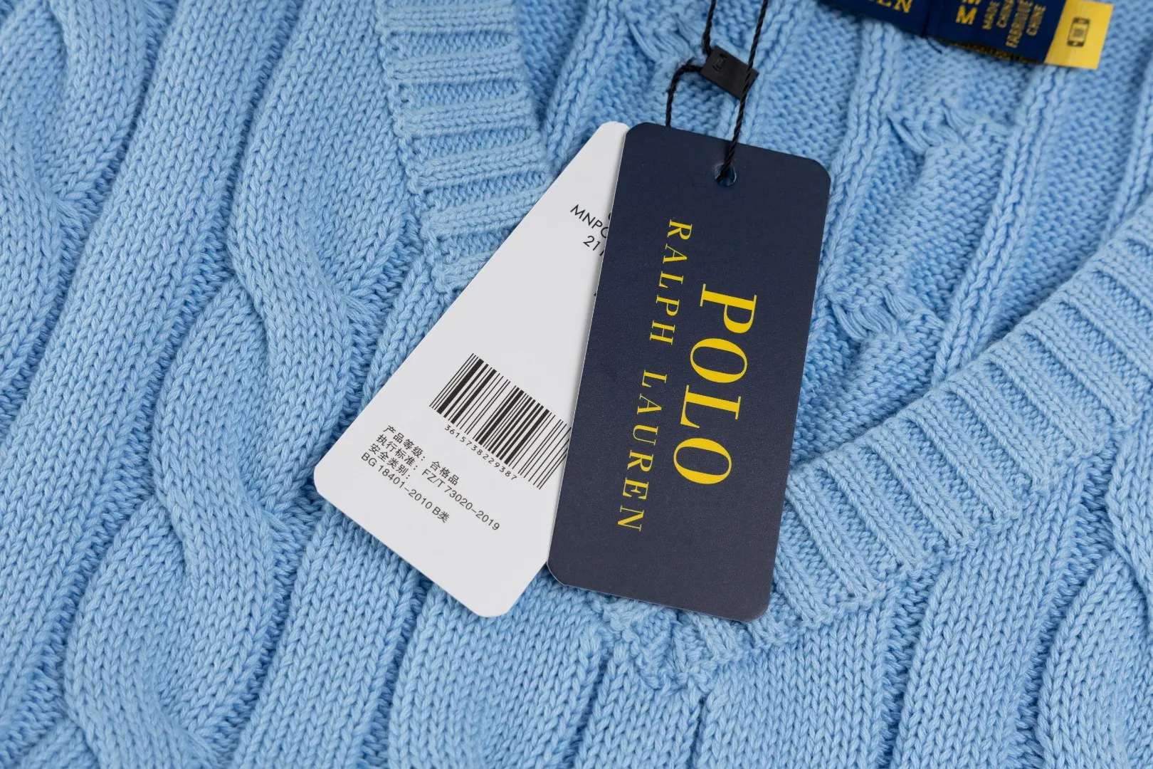 P176 #R82 Ralph Lauren Small Label Cable V Neck Vest Sleeveless Twist Sweater Women's Top Size: XS S M L Color: White Yellow Light Blue Pink Khaki Gray Navy Black Classic Cotton Yarn 100% White Cotton High Quality Classic Style Has Always Been Popular! The workmanship details are very good! Wearing a vest with a shirt is always the standard, with classic brand embroidery on the chest! All major stars have the same style! Best for couples. High quality goods! Xinjiang cotton micro-elastic and smooth fabric has excellent quality. Pure cotton is soft and skin-friendly. Length: 60/61/63/65 Bust: 44/46/49/52 Shoulder width: 36/37.5/39/41